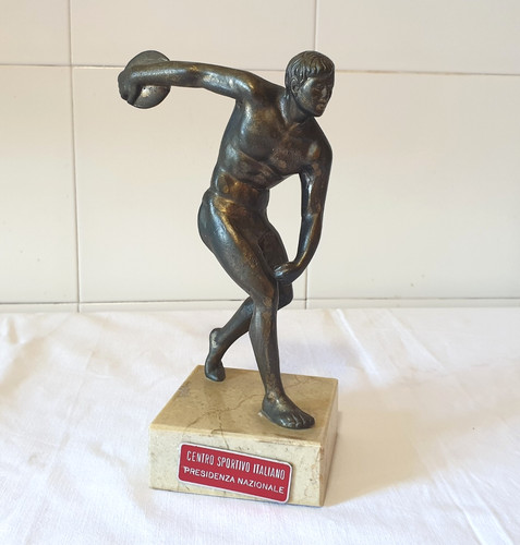 Statuetta statuina scultura