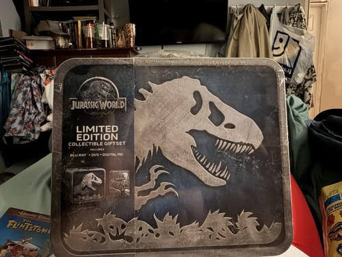 Jurassic world limited edition - world,