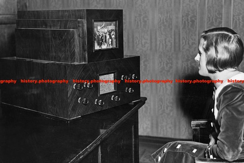 F018420 girl examining one - f018420, of