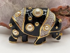 Spilla strass perle finte smalto rinoceronte KJL rinoceronte Kenneth Jay Lane