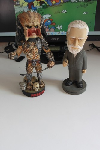 Statua figura testa dondolante