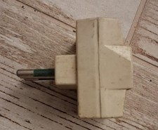 WHITE PLASTIC TRIPLE PLUG OR