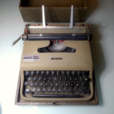 Macchina da scrivere Olivetti