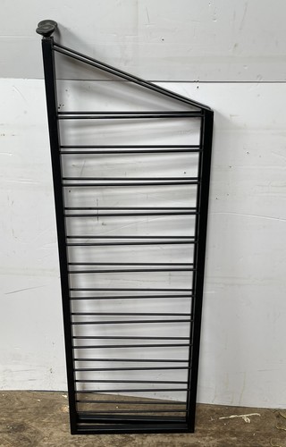 Una graffetta nera ladderax
