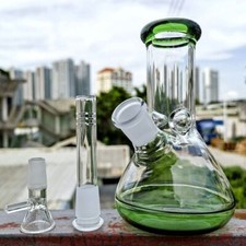 Piccolo bong in vetro verde 6"
