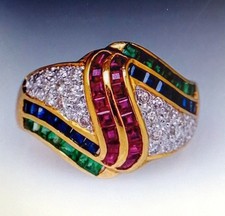 ANELLO COCKTAIL ORO BIANCO 18 KT. TIT. 750 ZAFFIRI RUBINI SMERALDI E BRILLANTI.