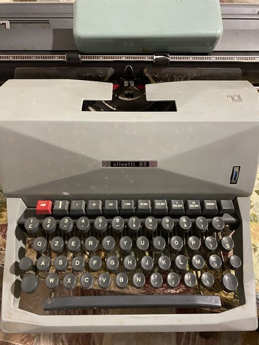 Macchina per scrivere olivetti - per,