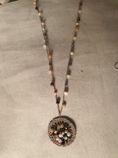 collana artigianale a uncinetto, filato prezioso lurex con cristalli 