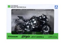 Modellino pressofuso scala 1:12 Aoshima Kawasaki Ninja ZX-25R (nero scintilla metallizzato)