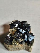 Magnetite cisti, Mina