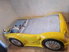 letto per bambini  a forma di macchina