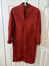 Abito scamosciato rosso degno