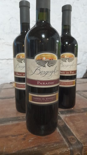 Vino vintage barbera del - barbera,