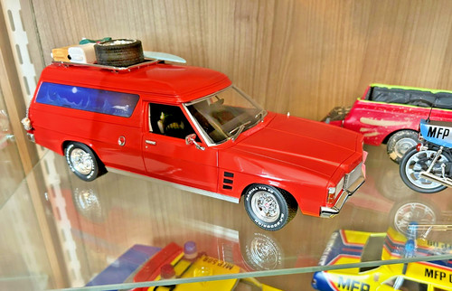 Mad max custom holden - 1,