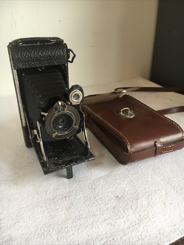 Antica macchina fotografica - , a