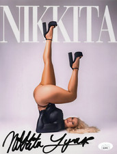 NIKKITA LYONS autentica foto
