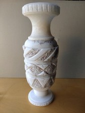 Vaso in alabastro groffato