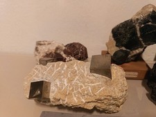 LOTTO 5 MINERALI PIRITE CUBICA MATRICE + Frammento Di Bomba Vulcanica Basanite