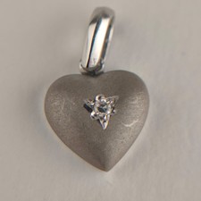 Ciondolo vintage in oro bianco 18 kt  a forma di cuore vintage con brillante