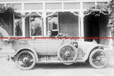 F004827 A man is sitting in a