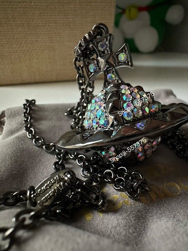 Collana lunga con ciondolo