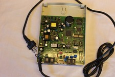 Borchia ISDN Telecom TRQ 2102 mancante del coperchio anteriore.