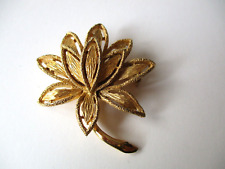 Avon spilla dorata con