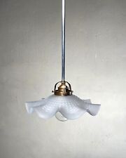 Lampada da soffitto anni '30 Art Decò con vetro opalino e portalampada in ottone