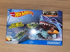  Hot Wheels SHARK BAIT Play