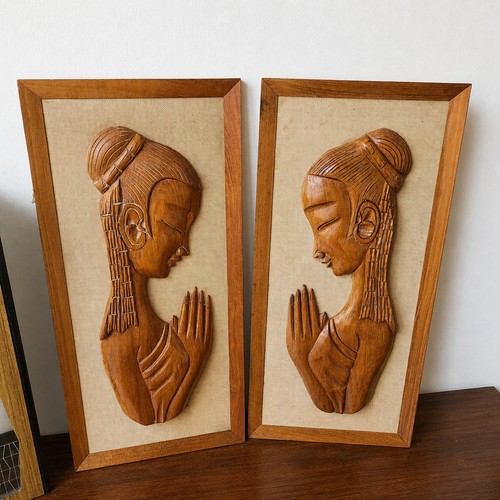 Coppia donna preghiera legno