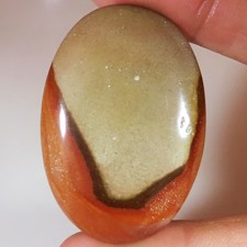 Cabochon Ovale In Giada