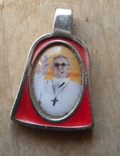 MEDAGLIA A FORMA DI TRAPEZIO DI PAPA FRANCESCO CON S. FRANCESCO -