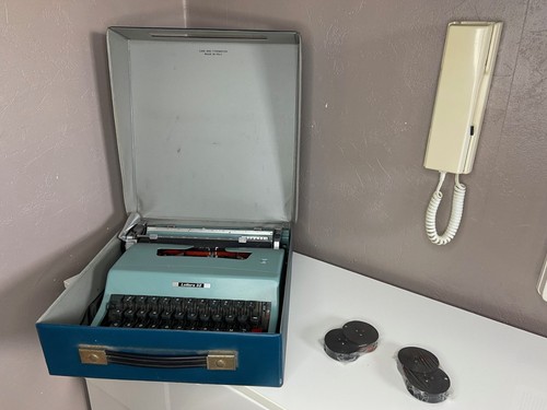 Machine ecrire olivetti - a,