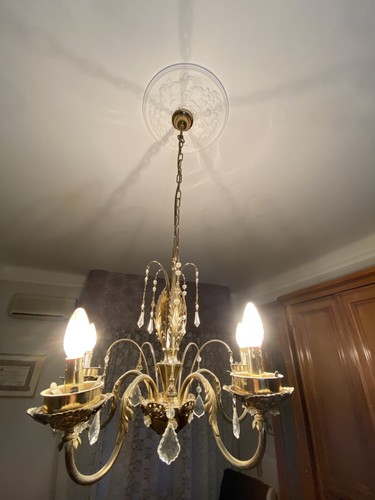 Lampadario classico dorato con