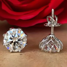 Orecchini a perno con diamanti