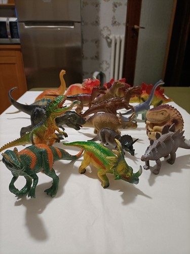 Lotto dinosauri figure - 17,