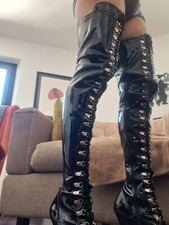 Stivali neri lucidi in vernice