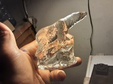 SCULTURA IN CRISTALLO EXTRACHIARO ORSO BIANCO SU ROCCIA DIMENSIONI 9X10X6