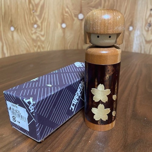 Bambola kokeshi vintage con - bambola,