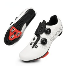 Scarpe da corsa ciclismo su
