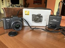 Fotocamera Digitale Nikon 1 Con Obiettivo NIKKOR VR 10-30mmf/3.5-5.6 Con Display