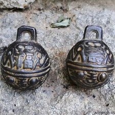 Vecchi oggetti manufatti in bronzo fortuna e longevità campane in rame campane per animali domestici
