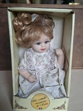 Bambola di porcellana il mondo Incantato di Sala