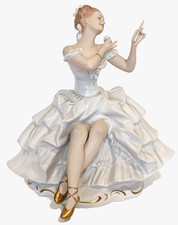Statuina ballerina in