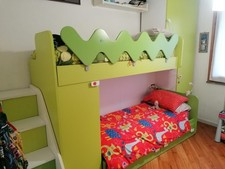 Cameretta bambini 2 letti a castello con armadio. Produttore: Colombini