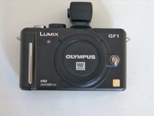 Panasonic Lumix GF1 con Mirino elettronico DMW-LVF1