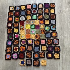 Lotto 84 quadrati singoli all'uncinetto 4" e 2,5" fatti a mano Granny artigianato nero