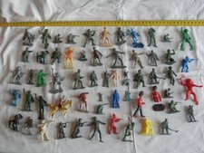 enorme lotto di soldatini