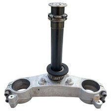 PIASTRA DI STERZO INFERIORE