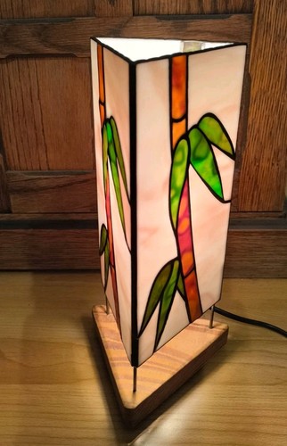 Lampada tavolo triangolare - da,